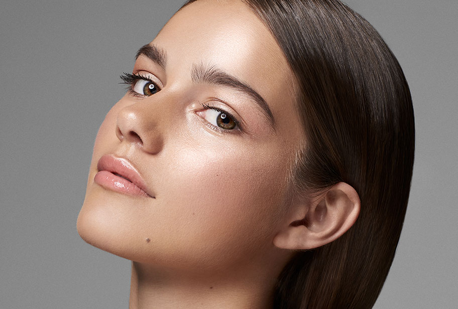 Glow Makeup: The How-To Guide To Achieve Glossy, Dewy Skin Effect